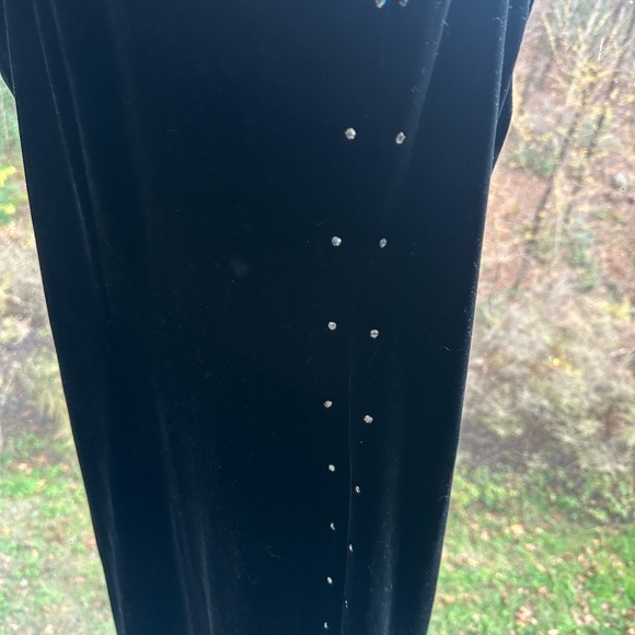 Elegant Black Velvet Dress with studded front and slit. Holiday / Formal
Size 10 - Picture 5 of 6